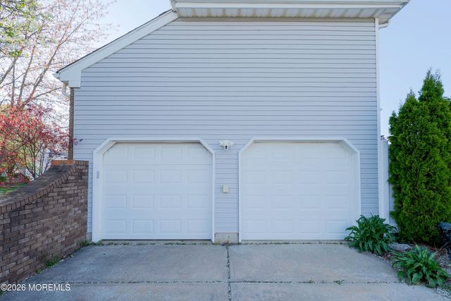 19 Kentucky Way, Freehold, NJ 07728