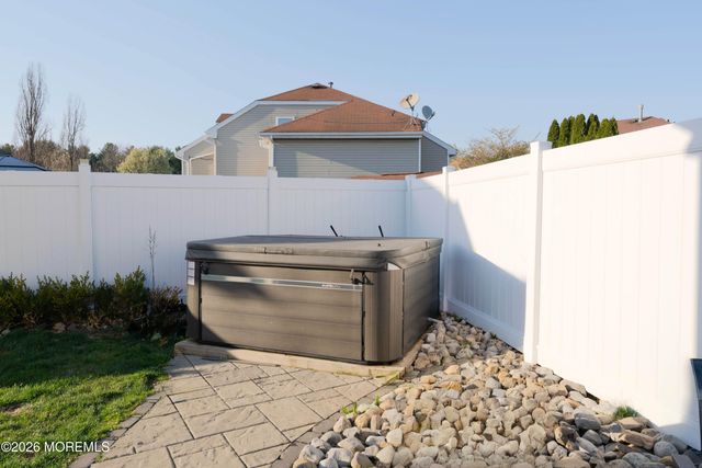 19 Kentucky Way, Freehold, NJ 07728