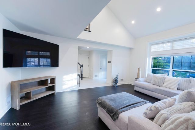 19 Kentucky Way, Freehold, NJ 07728