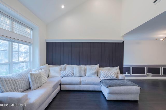 19 Kentucky Way, Freehold, NJ 07728