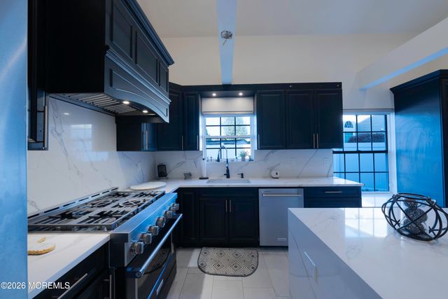 19 Kentucky Way, Freehold, NJ 07728