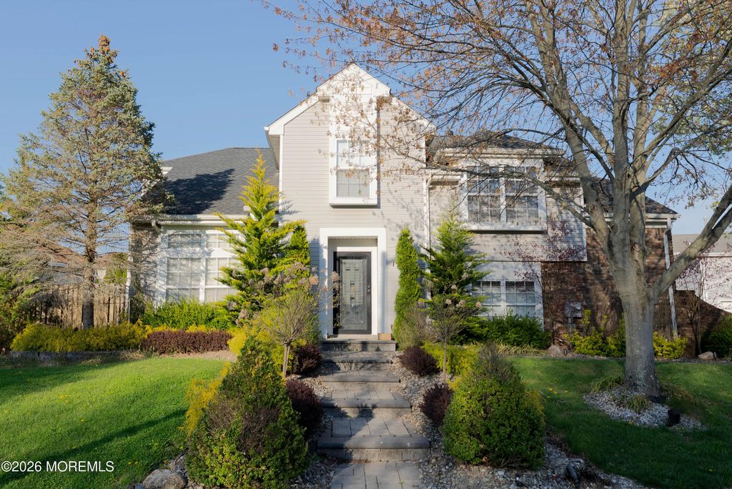 19 Kentucky Way, Freehold, NJ 07728