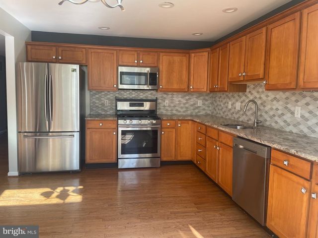 20 PALMER DR, Moorestown, NJ 08057
