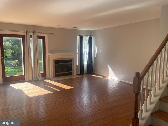 20 PALMER DR, Moorestown, NJ 08057