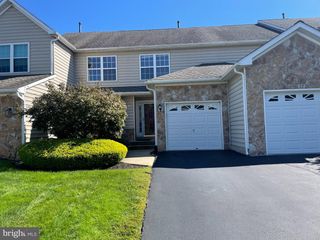 20 PALMER DR, Moorestown, NJ 08057