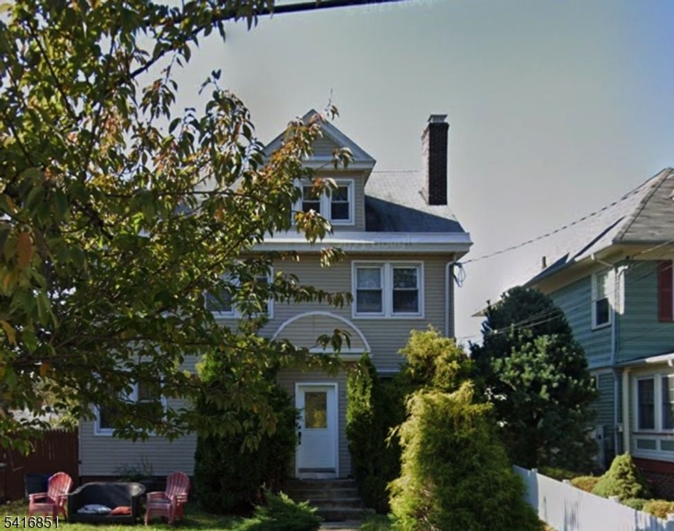 8 Vista Ave, Elizabeth City, NJ 07208