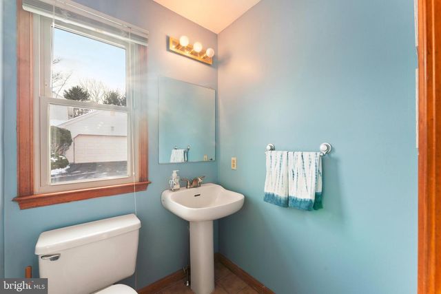 98 VERMEER DR, Holland, PA 18966