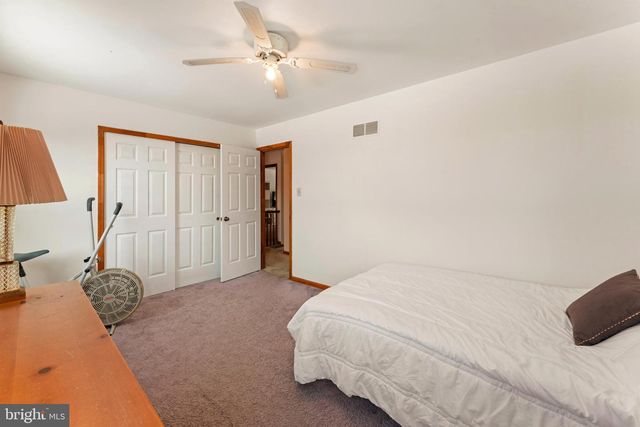 98 VERMEER DR, Holland, PA 18966