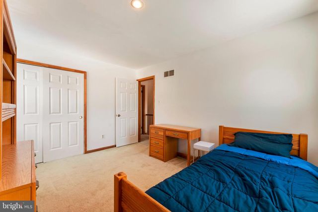 98 VERMEER DR, Holland, PA 18966