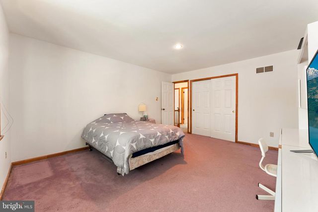 98 VERMEER DR, Holland, PA 18966