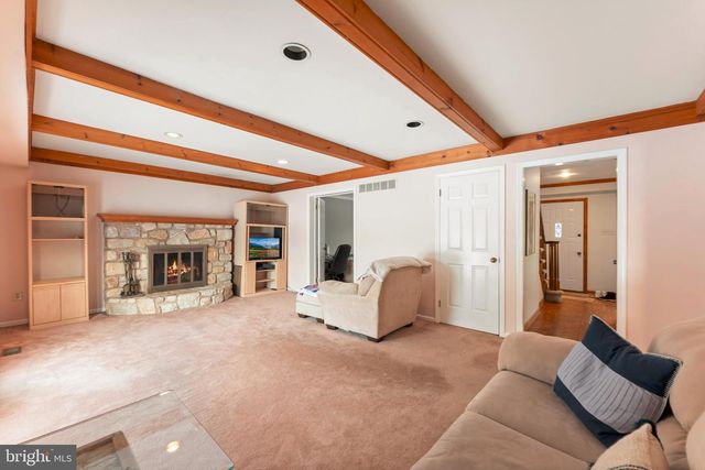 98 VERMEER DR, Holland, PA 18966