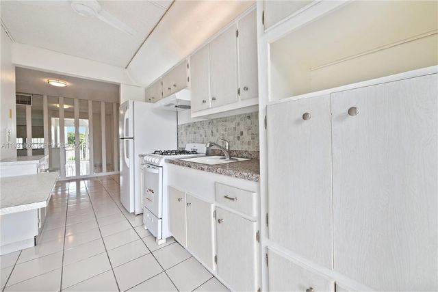 20310 NE 2nd Ave 24, Miami Gardens, FL 33179