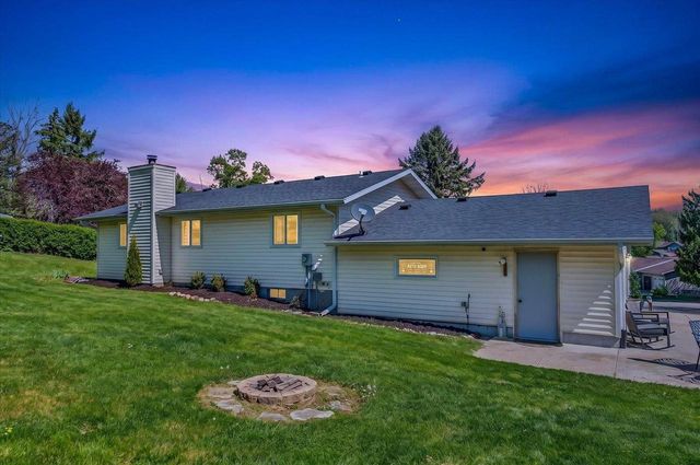 325 Heidi Court, New Glarus, WI 53574