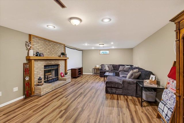 325 Heidi Court, New Glarus, WI 53574