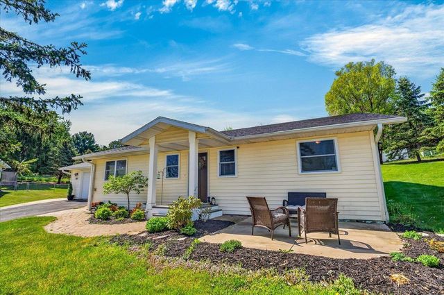 325 Heidi Court, New Glarus, WI 53574