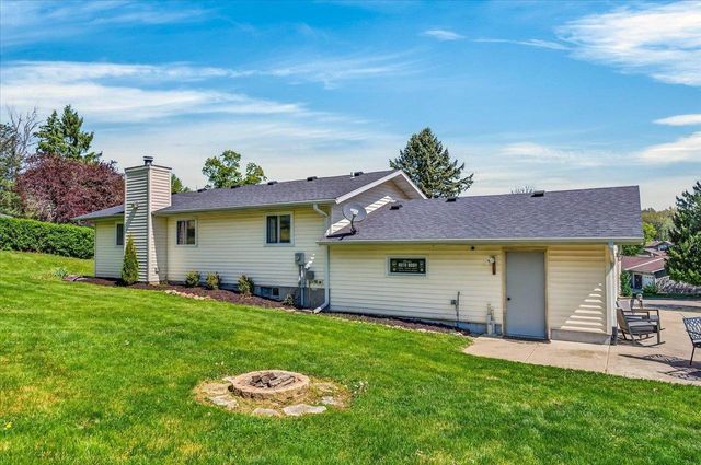 325 Heidi Court, New Glarus, WI 53574