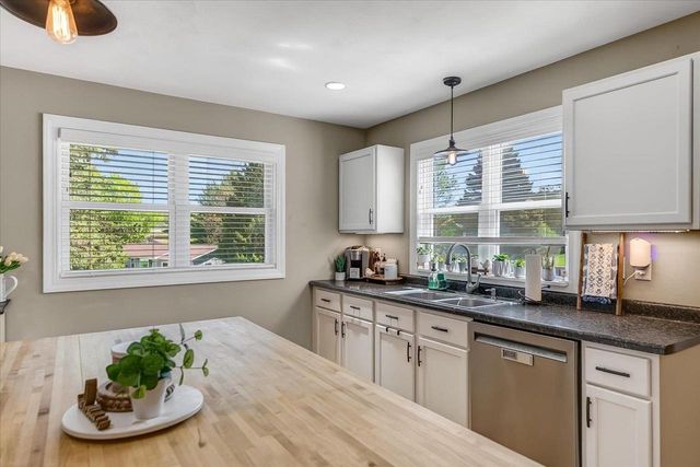 325 Heidi Court, New Glarus, WI 53574