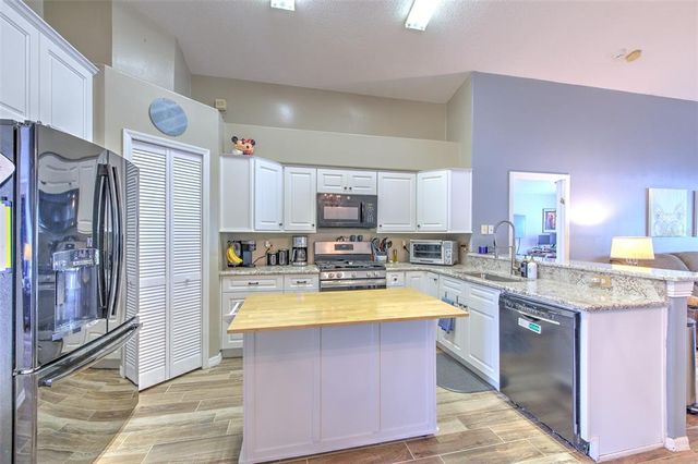1624 MAXIMILIAN DRIVE, Wesley Chapel, FL 33543