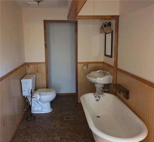 1404 SW 100th Road, Holden, MO 64040