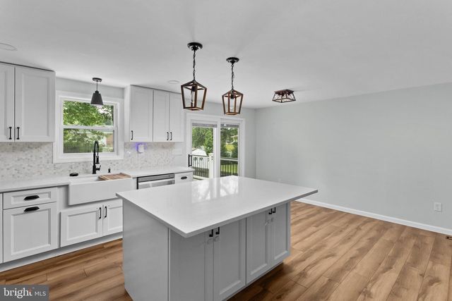 15 SALZANO DR, Hamilton, NJ 08690