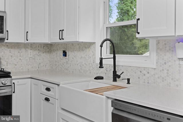 15 SALZANO DR, Hamilton, NJ 08690