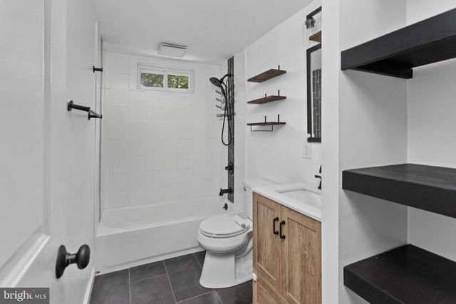 15 SALZANO DR, Hamilton, NJ 08690