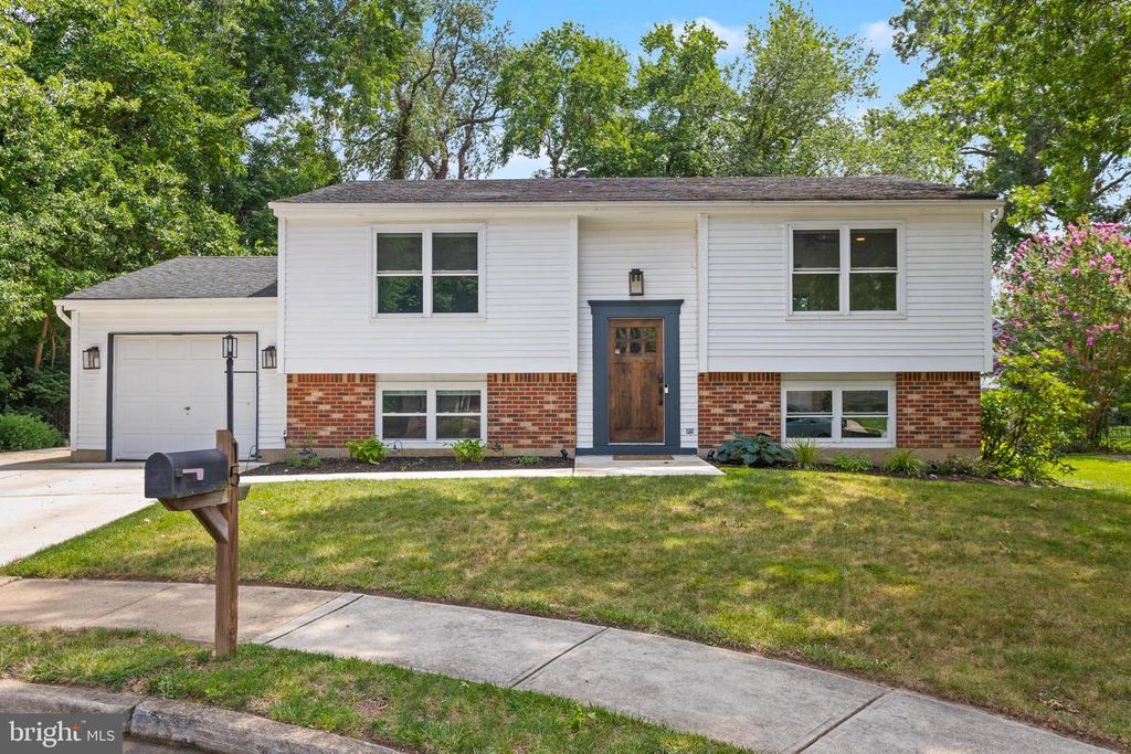 15 SALZANO DR, Hamilton, NJ 08690