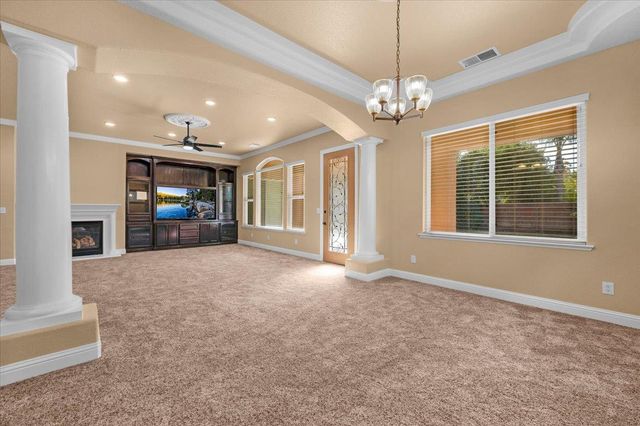 2825 E Quincy Avenue, Fresno, CA 93720