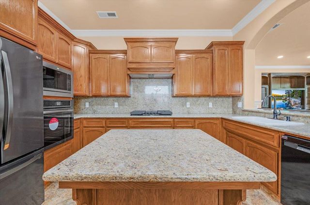 2825 E Quincy Avenue, Fresno, CA 93720