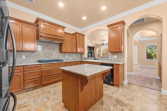 2825 E Quincy Avenue, Fresno, CA 93720