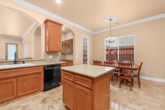 2825 E Quincy Avenue, Fresno, CA 93720