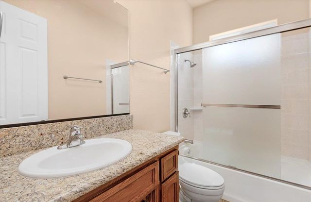 2825 E Quincy Avenue, Fresno, CA 93720