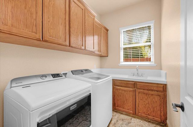 2825 E Quincy Avenue, Fresno, CA 93720