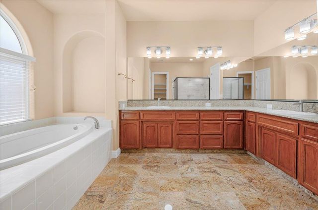 2825 E Quincy Avenue, Fresno, CA 93720