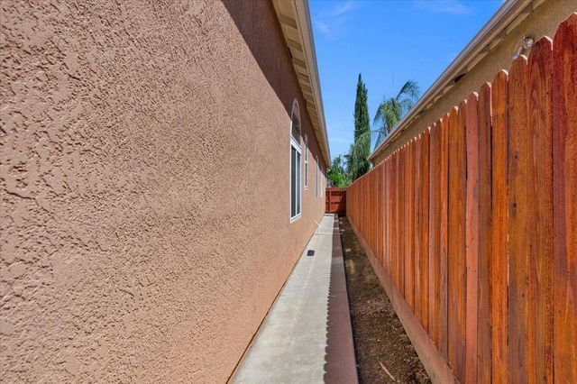 2825 E Quincy Avenue, Fresno, CA 93720