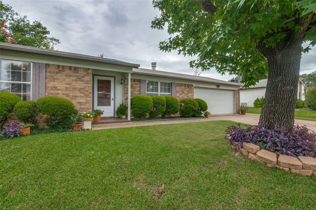 408 Hallmark Drive, Arlington, TX 76011