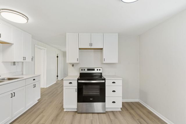 1500 E Lindberg Street, Springfield, MO 65804