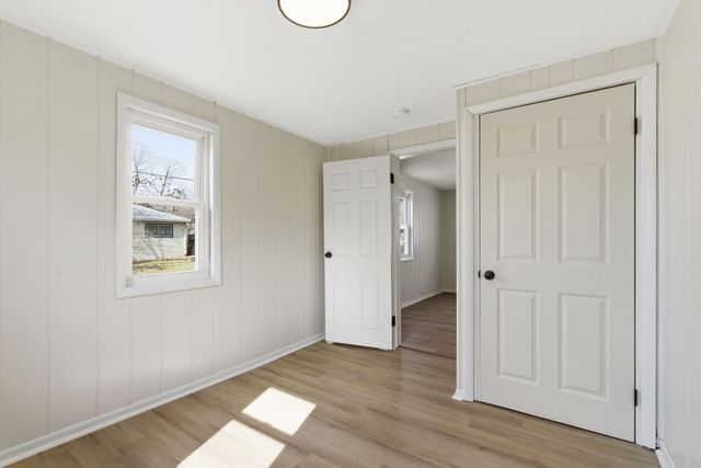 1500 E Lindberg Street, Springfield, MO 65804