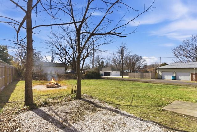 1500 E Lindberg Street, Springfield, MO 65804