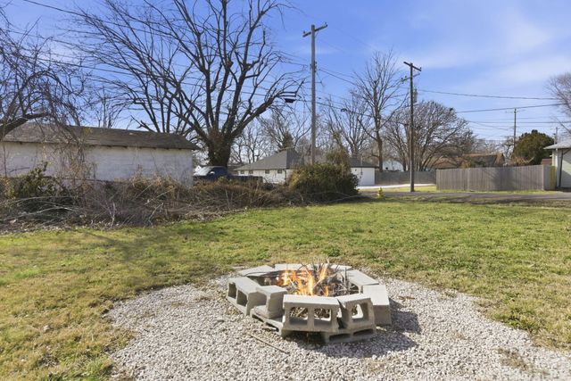 1500 E Lindberg Street, Springfield, MO 65804