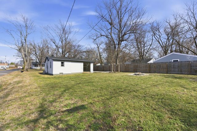 1500 E Lindberg Street, Springfield, MO 65804