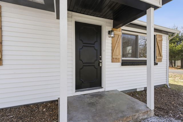 1500 E Lindberg Street, Springfield, MO 65804