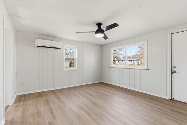 1500 E Lindberg Street, Springfield, MO 65804