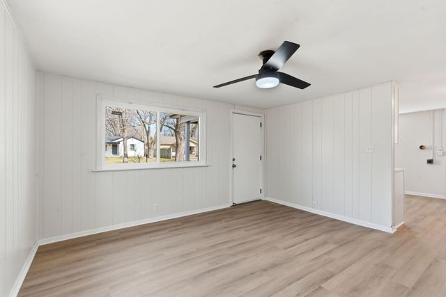 1500 E Lindberg Street, Springfield, MO 65804