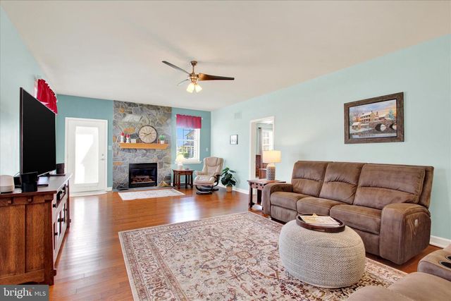225 SAVANNAH DR, Gettysburg, PA 17325