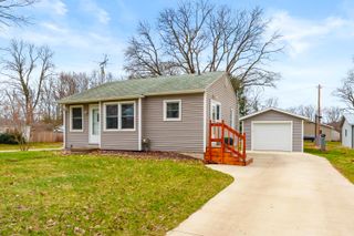 522 Lake Boulevard, Paw Paw Vllg, MI 49079