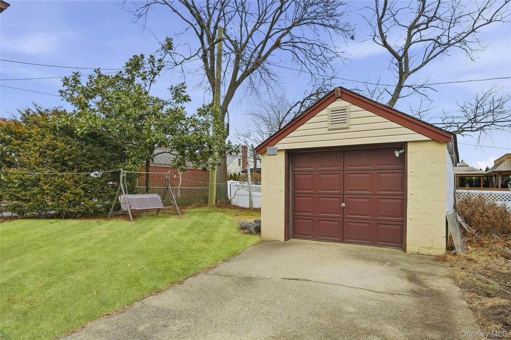 26 Haddon Road, New Hyde Park, NY 11040 — photo 3