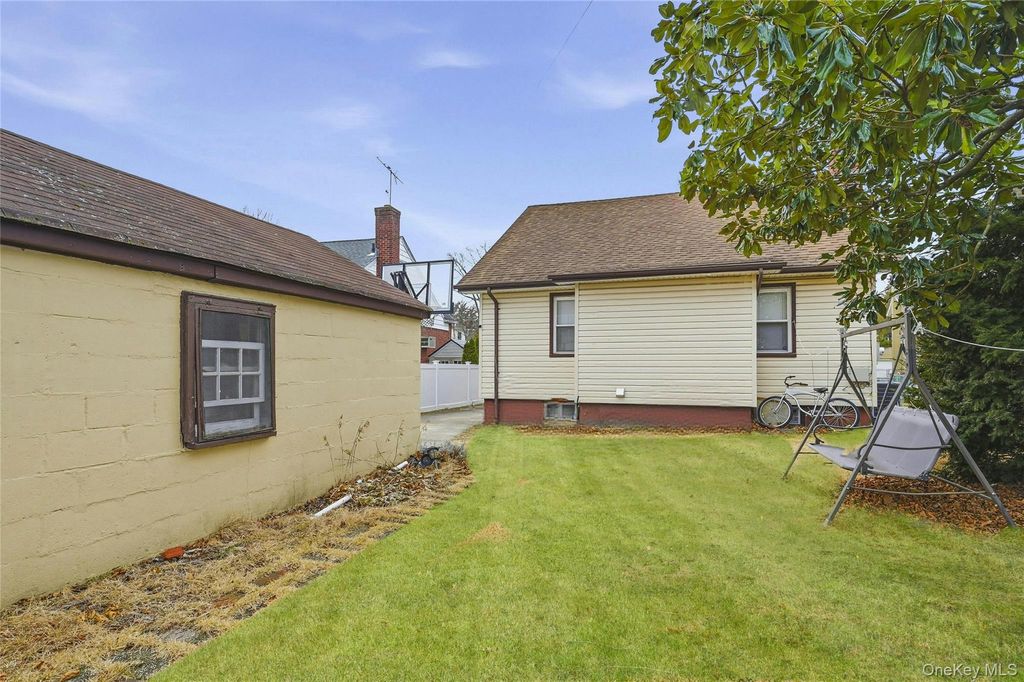 26 Haddon Road, New Hyde Park, NY 11040 — photo 4
