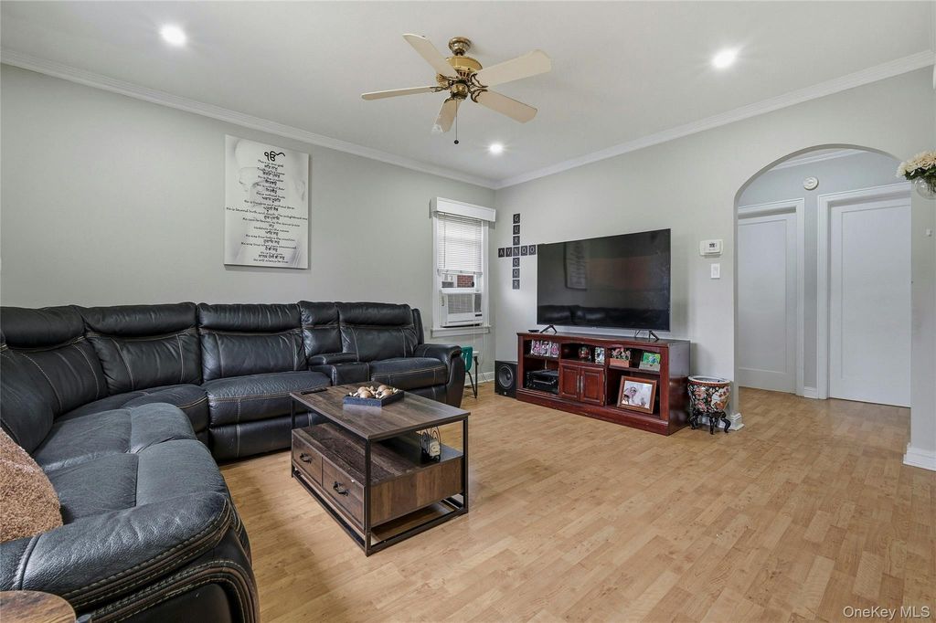 26 Haddon Road, New Hyde Park, NY 11040 — photo 5