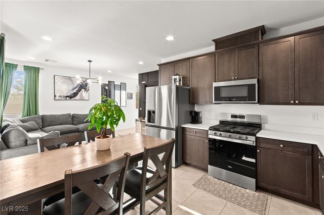 4057 Pioneer Ridge Court, Las Vegas, NV 89115